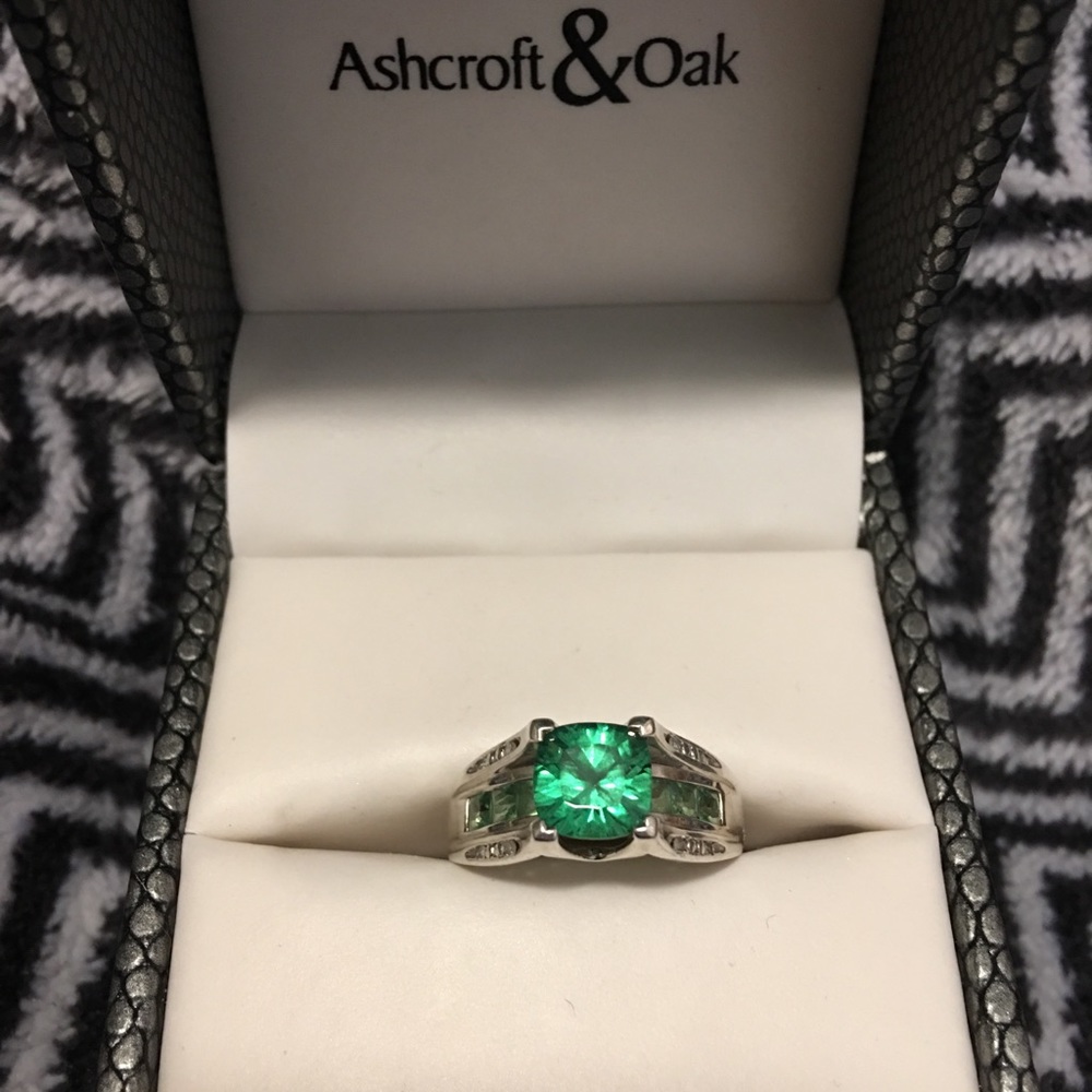 Emerald and diamond ring